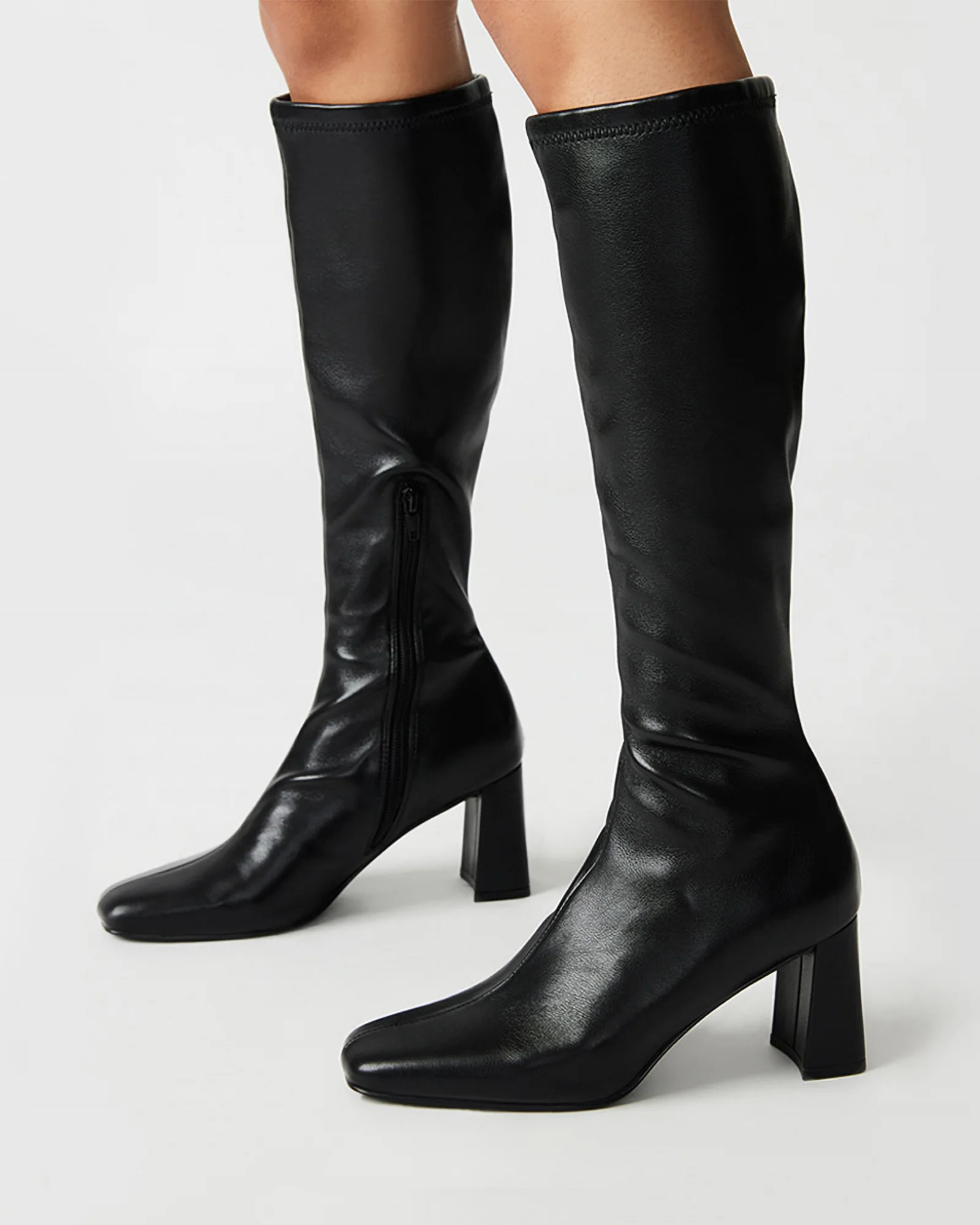 HOLLY BLACK - Image 8